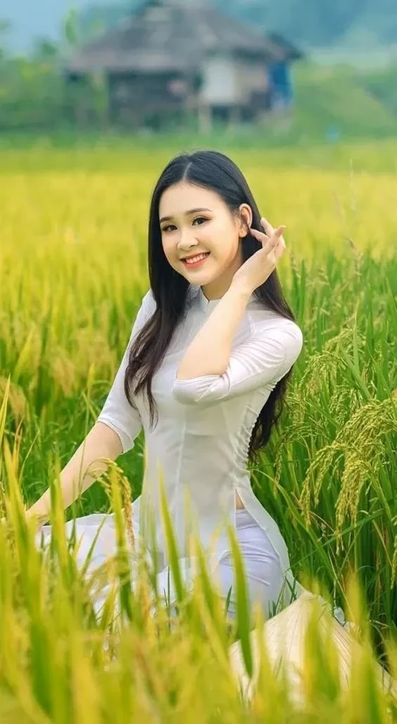Gái xinh tóc dài che mặt tạo cảm giác bí ẩn và thu hút