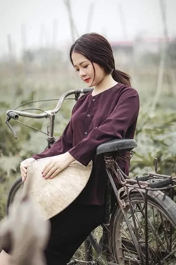 Gái xinh tóc dài cute thể hiện vẻ đẹp dễ thương tự nhiên