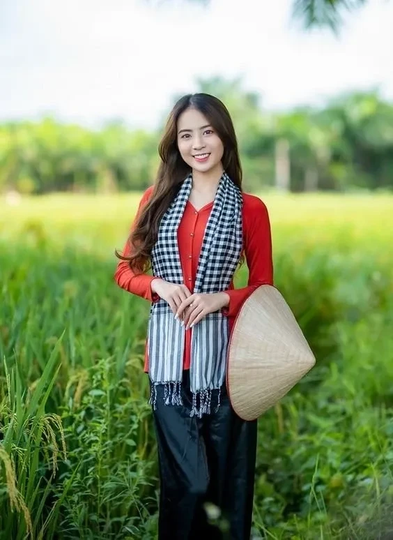 Gái xinh tóc dài dễ thương toát lên sự ngọt ngào và quyến rũ