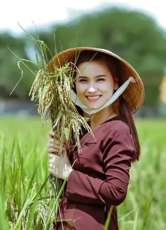 Gái xinh tóc dài đeo kính 2k10 tạo ấn tượng với sự hiện đại