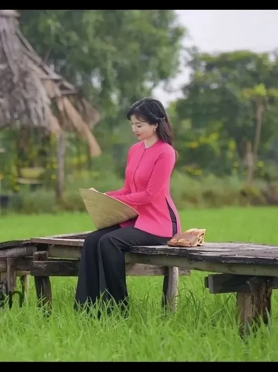 Gái xinh tóc dài đeo kính ngầu tạo phong cách cá tính mạnh mẽ