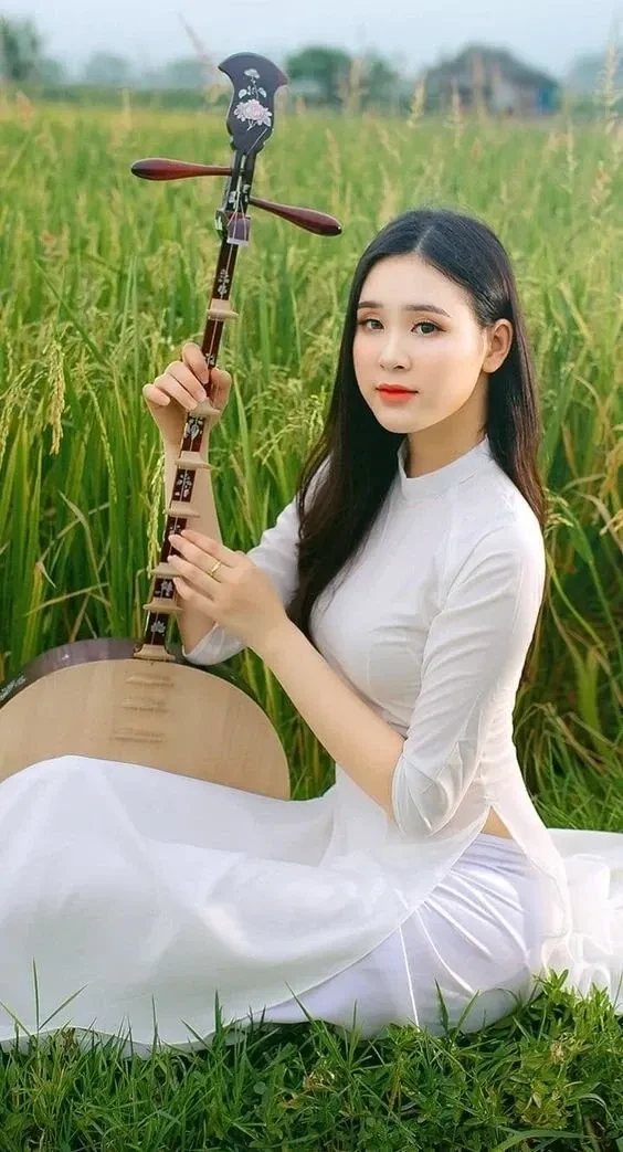 Gái xinh tóc dài đeo kính hot thu hút ánh nhìn với sự quyến rũ