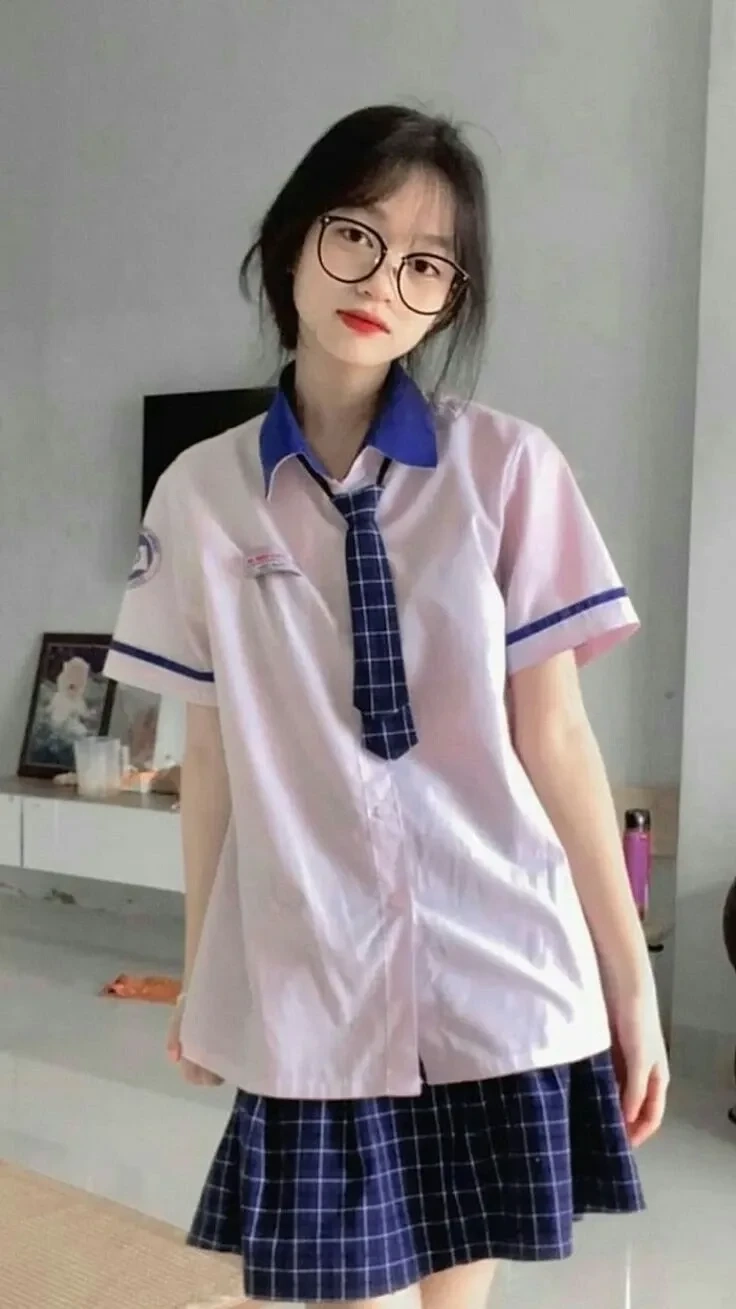 Gái xinh mặc váy che mặt tạo sự tinh tế và cuốn hút