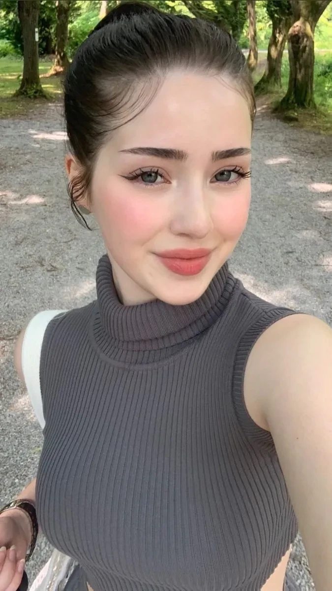 Cô gái Nga sở hữu nét đẹp hoàn hảo và cuốn hút mạnh mẽ