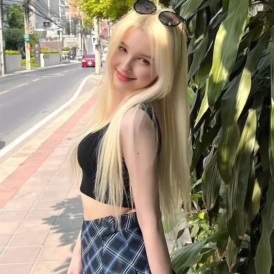 Gái Tây Á sở hữu vẻ đẹp thanh thoát và dễ dàng cuốn hút mọi ánh nhìn