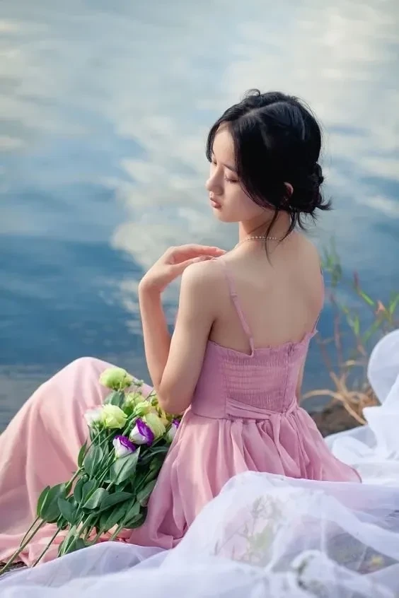 Ảnh gái mặc bikini che mặt tạo nên một vẻ đẹp mơ màng