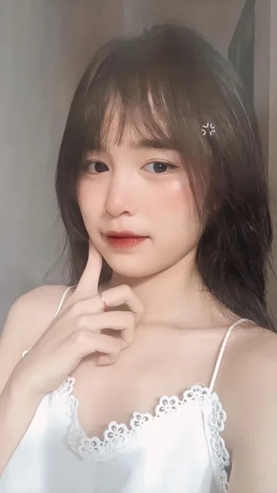 Gái cute đeo kính, phong cách cá tính và dễ thương