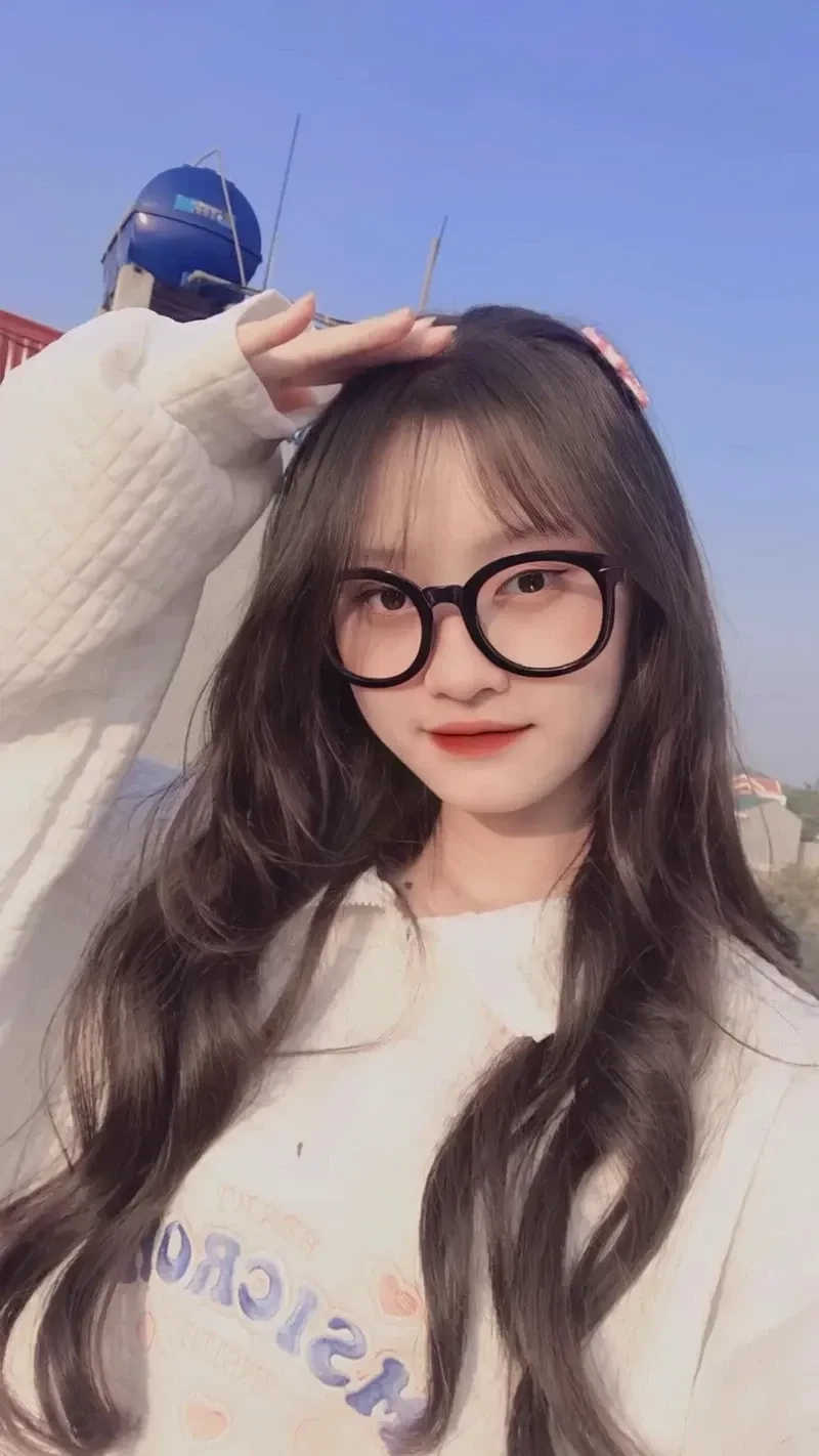 Gái xinh cute tóc ngắn, đầy cá tính và năng động