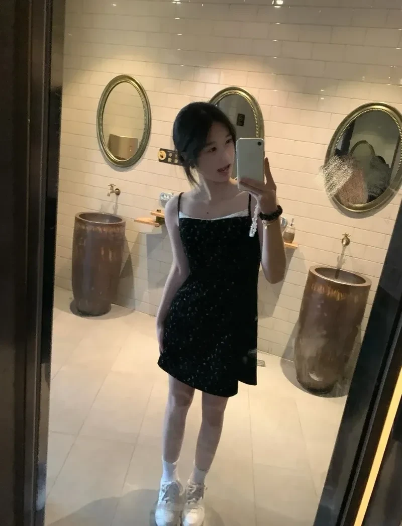 Ảnh gái cute đeo mắt kính, tạo dáng đáng yêu và cuốn hút