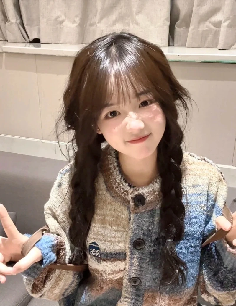 Gái xinh cute tóc ngắn, trẻ trung năng động đáng yêu