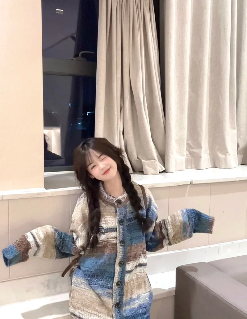 Hình gái cute che mặt, dễ thương và bí ẩn