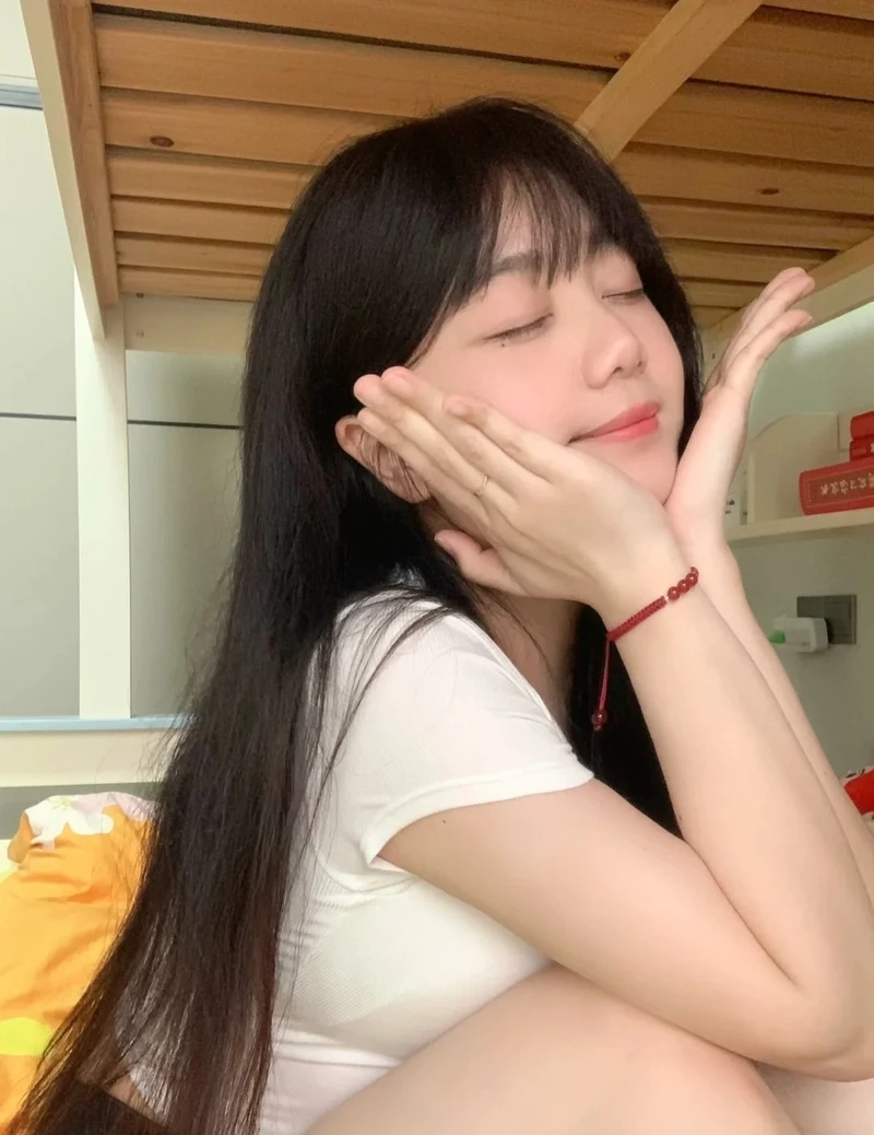 Cute con gái, nét trẻ trung dễ thương gây chú ý
