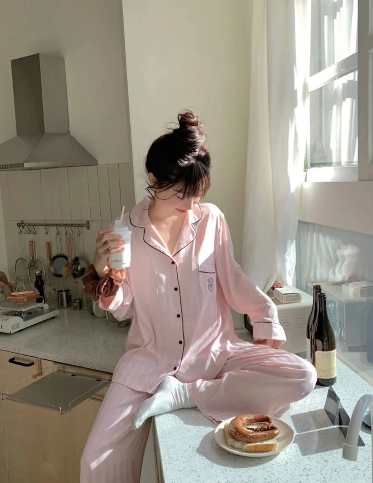 Gái đẹp đeo khẩu trang, tôn lên nét thuần khiết và quyến rũ