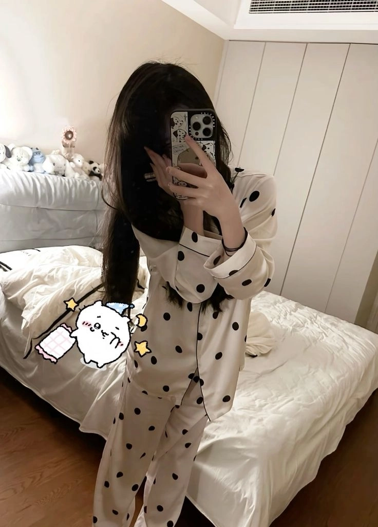Con gái tóc ngắn đeo kính, phong cách tự tin và cuốn hút mọi ánh nhìn