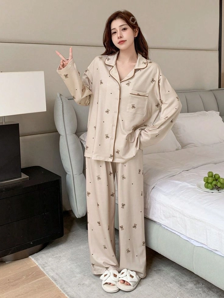 Gái xinh mặc áo croptop, tạo vẻ dễ thương và thu hút mọi sự chú ý