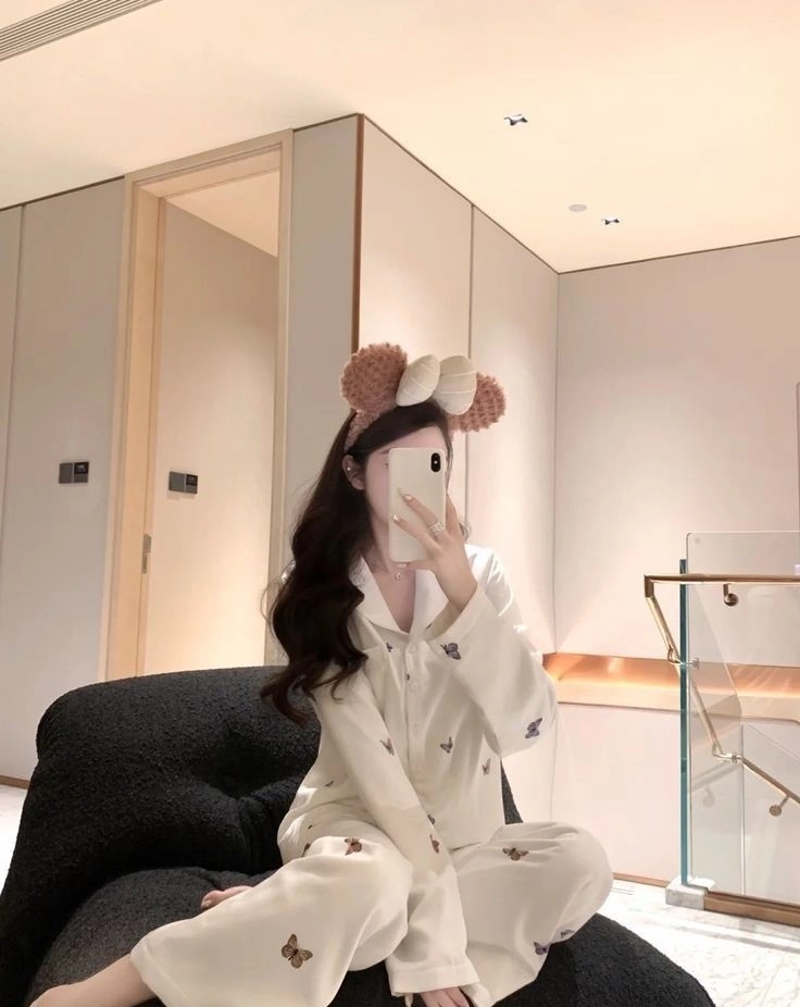 Gái xinh mặc áo dài, tôn lên vẻ đẹp thanh thoát và quyến rũ