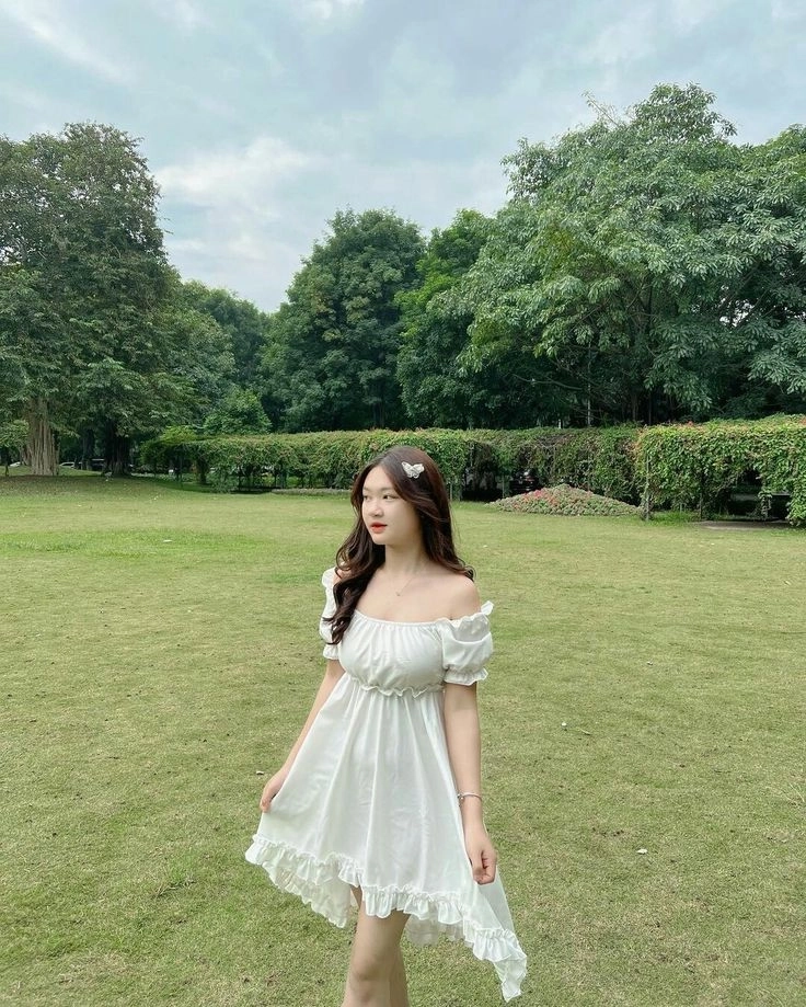 Váy trắng xinh đẹp mặc định, vẻ đẹp thanh thoát và quyến rũ