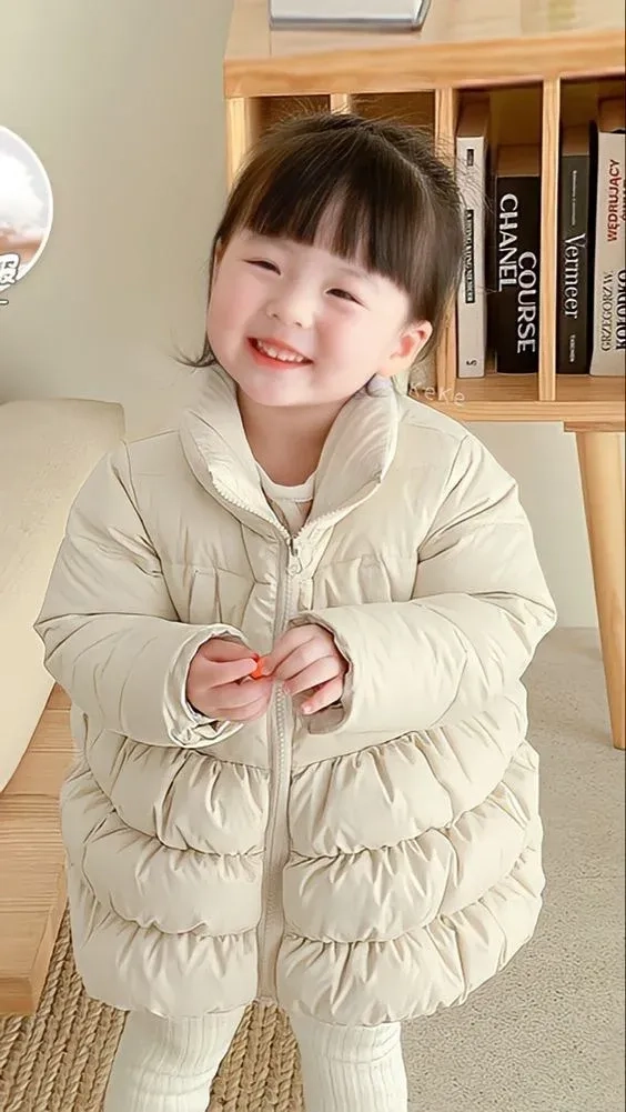 Hình nền bé gái dễ thương dễ thương để làm nổi bật màn hình