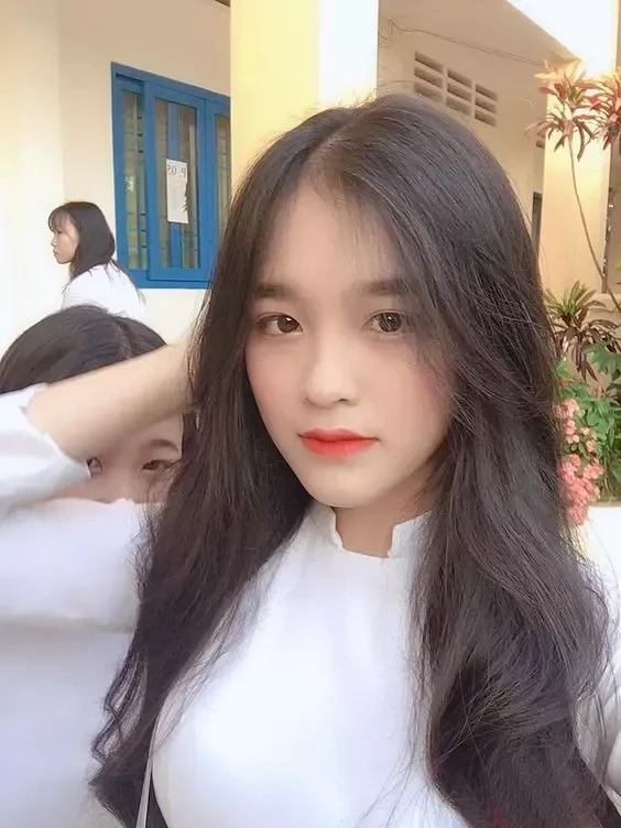 Ảnh gái 2k12 với biểu cảm mạnh mẽ làm nổi bật phong cách độc đáo