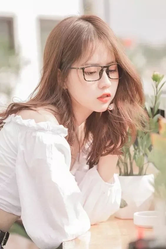 Ảnh gái 2k12 với biểu cảm cool ngầu mang đến sức hút lạ thường