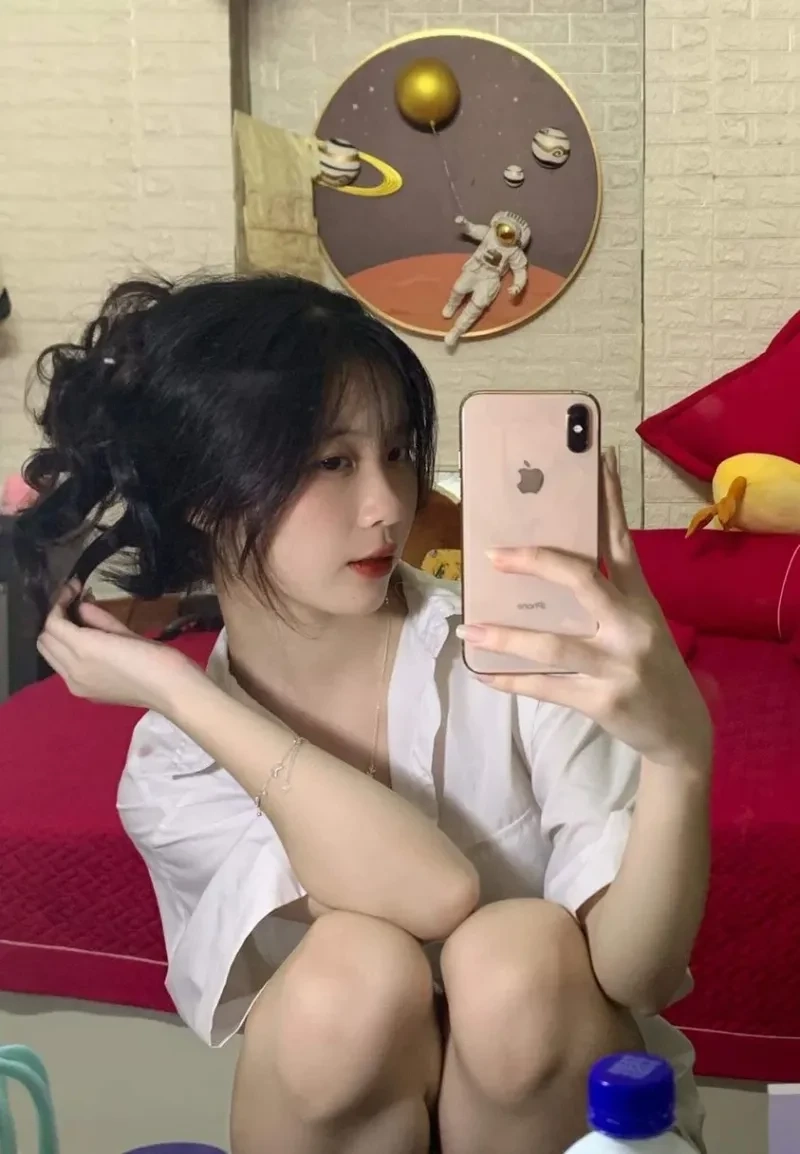 Ảnh gái 2k12 cá tính nổi bật với phong cách trẻ trung và năng động
