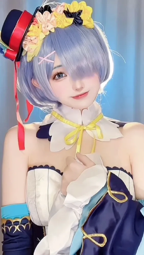 Ảnh cosplay Mystique (X-Men) với nét bí ẩn và khả năng biến hình ấn tượng