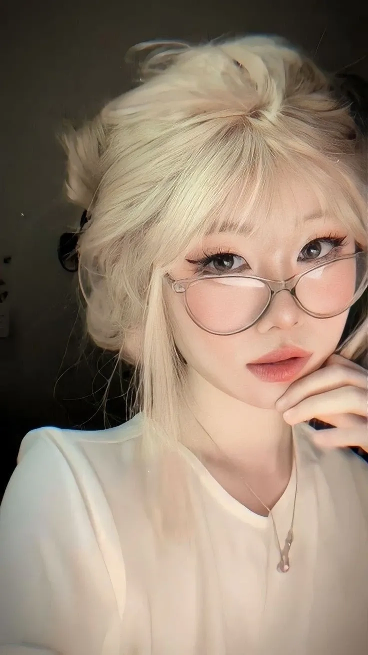 Ảnh cosplay Alice (Alice in Wonderland) mang nét kỳ ảo và ngây thơ cuốn hút