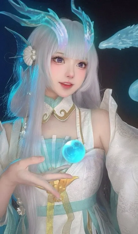 Ảnh cosplay Zero Two (Darling in the Franxx) với nét quyến rũ, cá tính