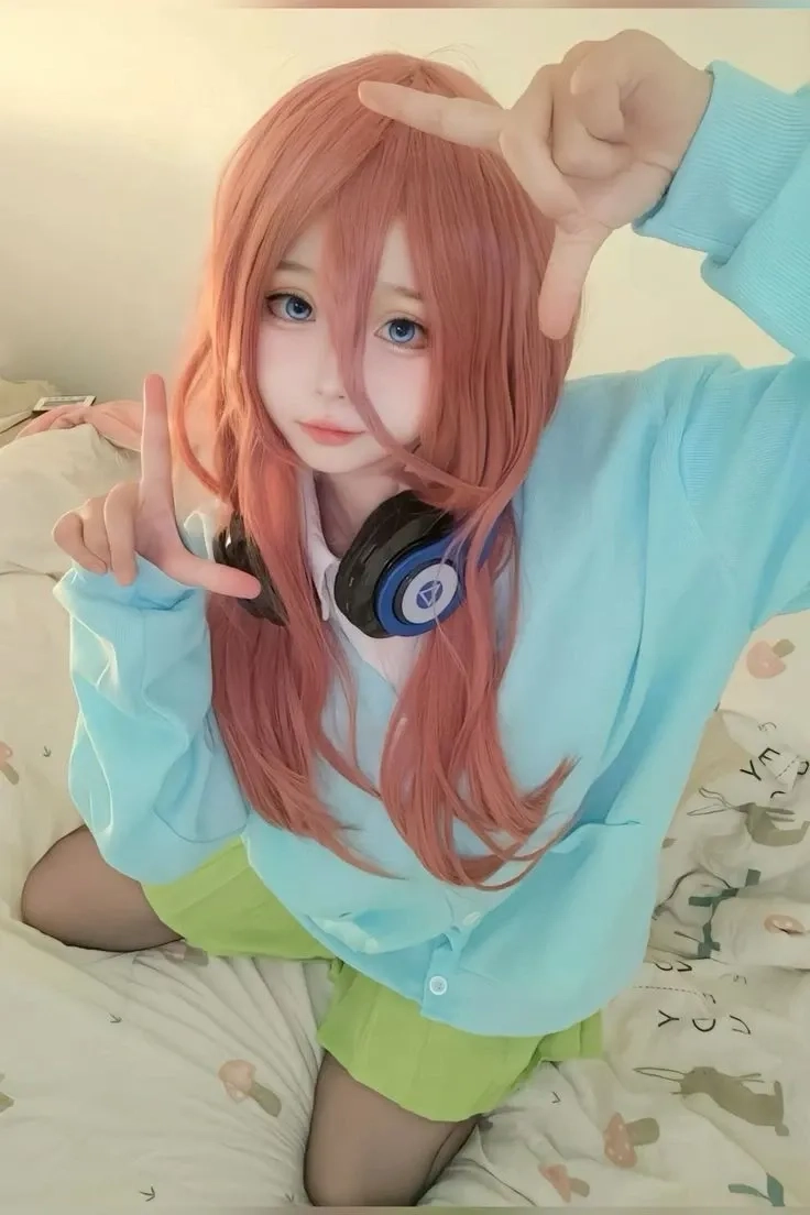 Ảnh cosplay Ahri (Liên Minh Huyền Thoại) ghi lại thần thái quyến rũ đặc trưng