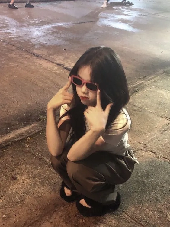 Ảnh gái đẹp trong phòng ngủ mang lại cảm giác thân thiện và tự nhiên