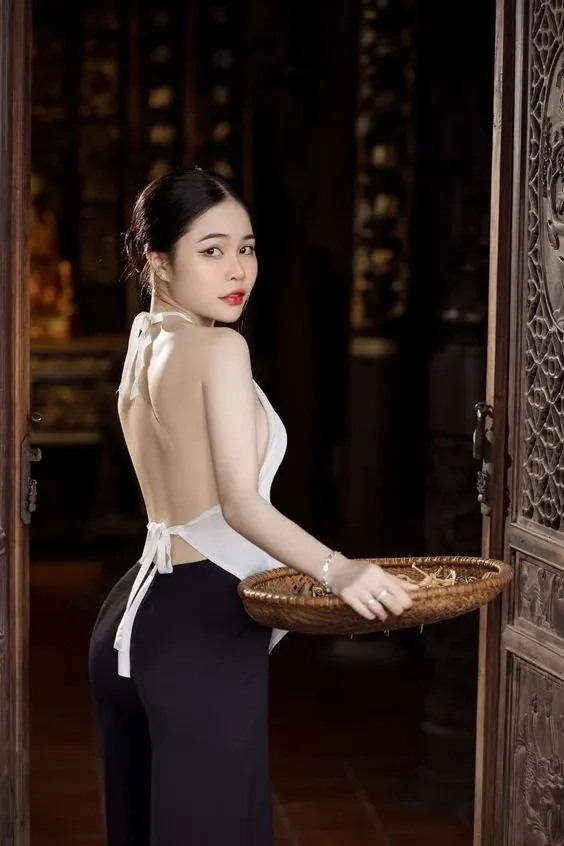 Phụ nữ Việt Nam truyền thống tỏa sáng trong tà áo yếm giản dị
