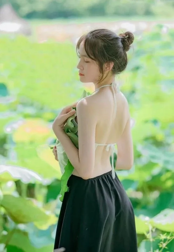 Trang phục dân tộc Việt Nam làm nổi bật nét đẹp văn hóa áo yếm