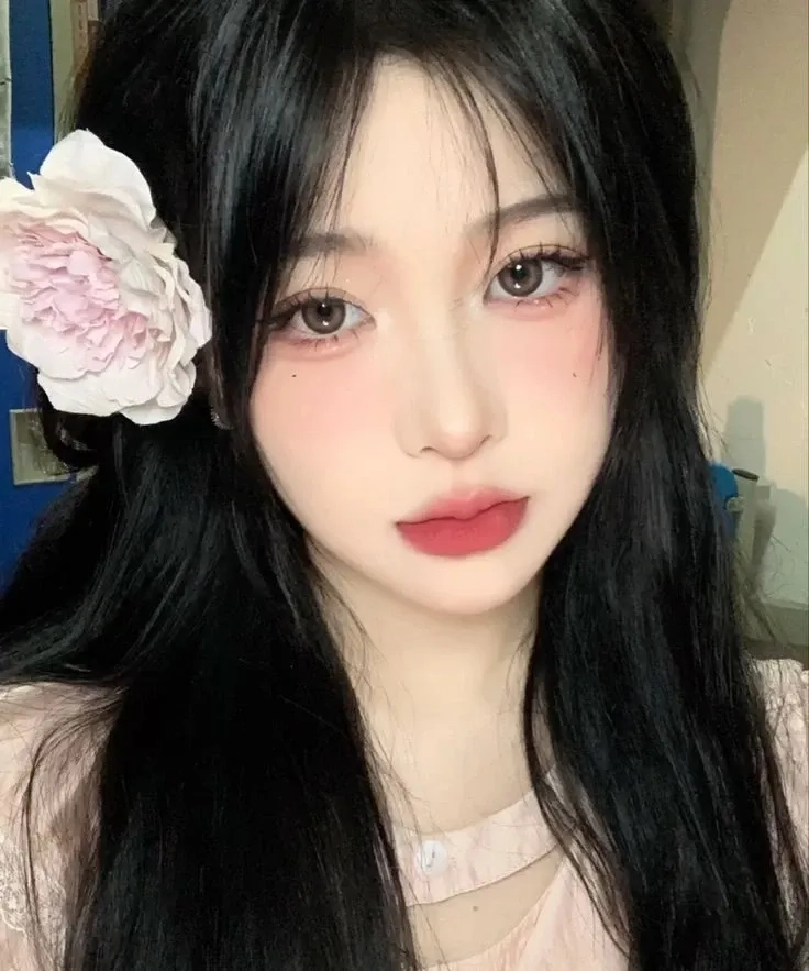 Ảnh thời trang đường phố Hàn Quốc 2024 với phong cách đa dạng và sáng tạo