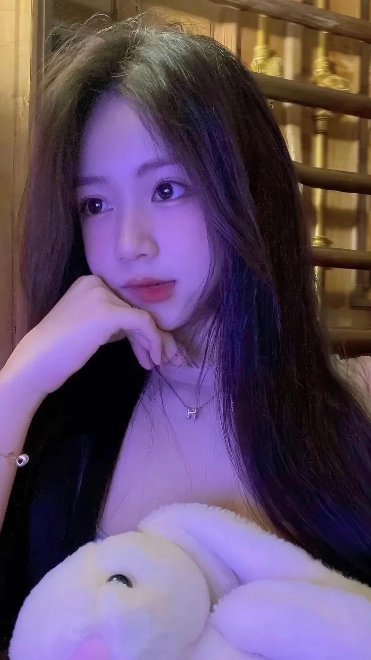 Ảnh thời trang đường phố Hàn Quốc nữ với vẻ đẹp thanh lịch và phá cách