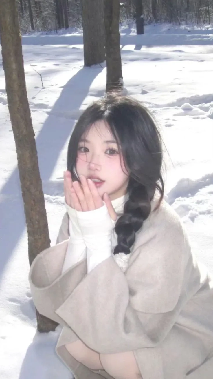 Ảnh cosplay Ahri tái hiện nhân vật quyến rũ với phong cách sống động