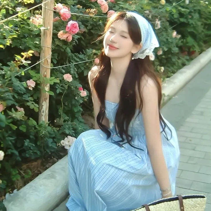 Ảnh cosplay KDA Akali thể hiện phong cách táo bạo và cá tính nổi bật