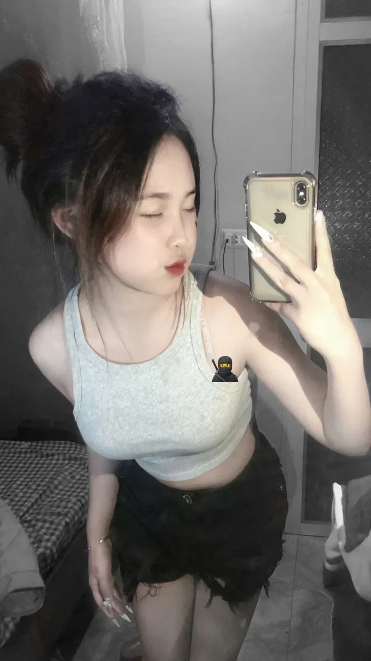 Ảnh gái mặc quần ngắn mùa đông mang lại sự cá tính và phong cách