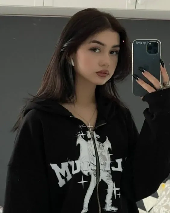 Hot girl Mỹ trong trang phục thể thao thể hiện sự khỏe khoắn và năng động