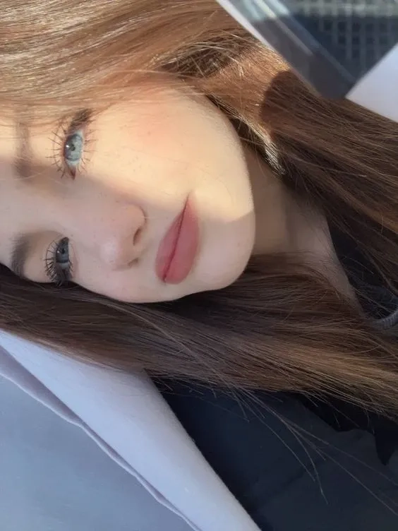 Ảnh người mẫu Mỹ trong studio thể hiện sự chuyên nghiệp và tinh tế