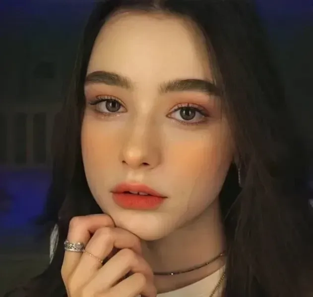 Hình ảnh diễn viên nữ Mỹ nổi tiếng thể hiện sự quyến rũ và tài năng