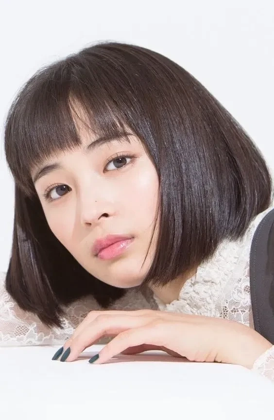 Ảnh gái Nhật bikini tự tin khoe sắc đẹp trên bãi biển