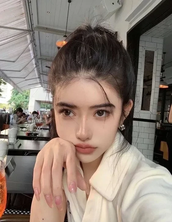 Ảnh hot girl Tây trên Instagram chia sẻ những khoảnh khắc đáng nhớ
