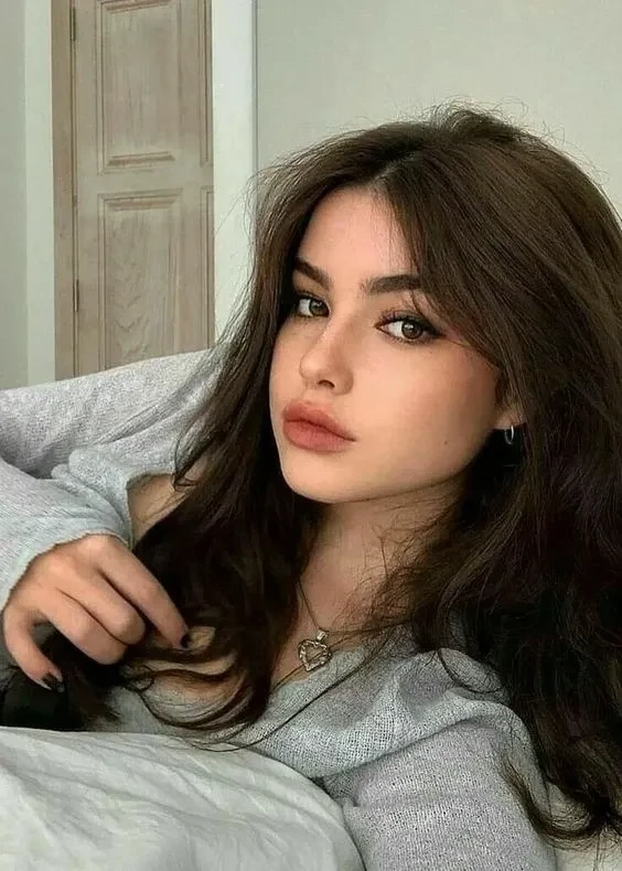 Hình nền gái Tây mùa đông tạo không khí ấm áp và dễ chịu