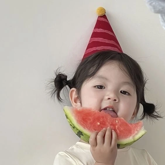 Ảnh nền em bé mang lại sự đáng yêu và ngọt ngào