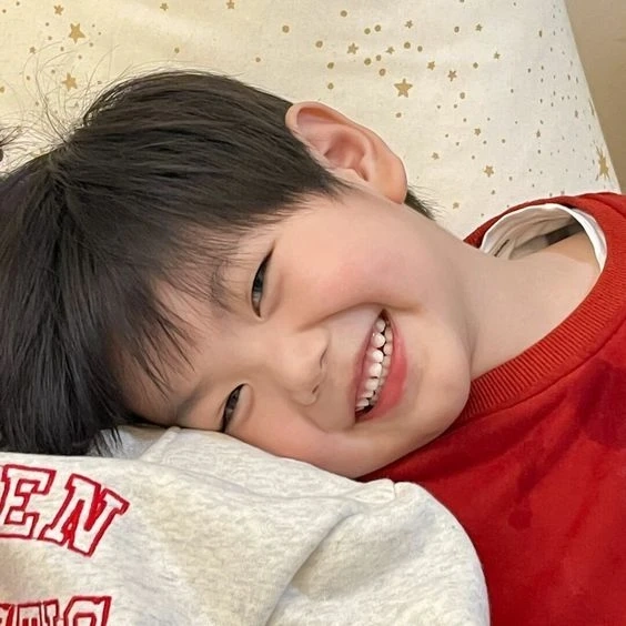 Avatar em bé trai cute tạo không gian ngọt ngào và dễ mếnTải hình nền em bé dễ thương mang lại không gian ấm áp