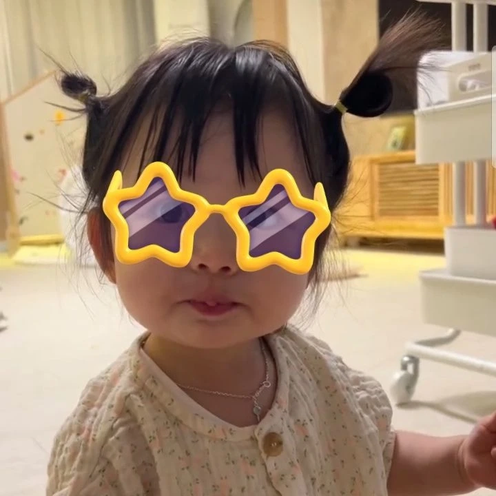 Hình nền em bé mang lại không gian nhẹ nhàng và dễ thương