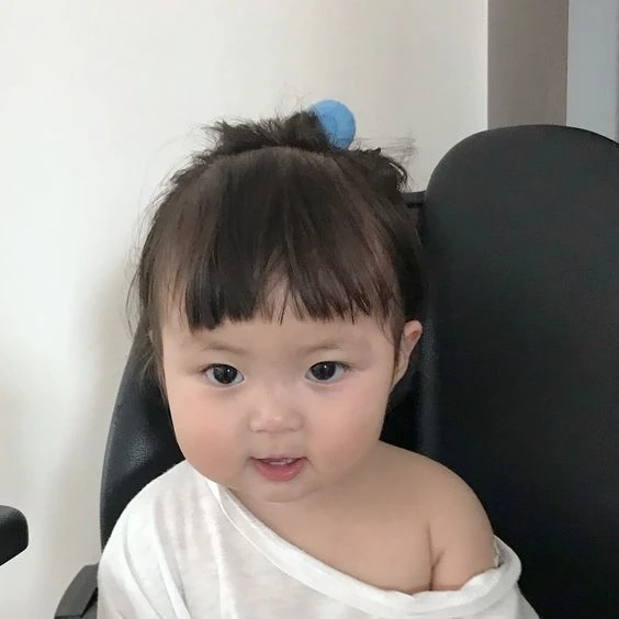 Hình nền em bé tạo không gian tươi mới và dễ mến