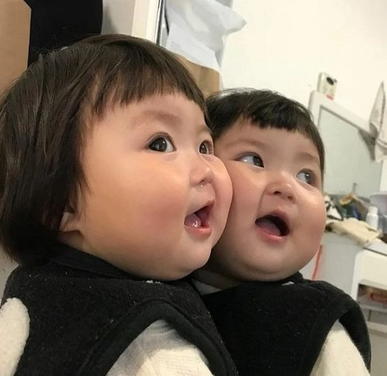 Avatar em bé cute đôi tạo không gian tình cảm ấm áp và đáng yêu