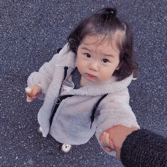 Hình nền cute em bé mang lại sự ngọt ngào và dễ thương