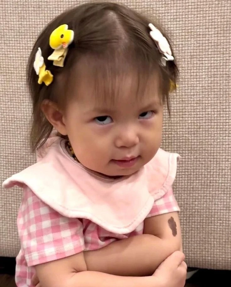 Hình nền em bé cute mang đến cảm giác dễ chịu và ấm áp